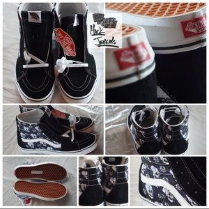 Vans
Sk8 Hi 
“Flash Skulls”